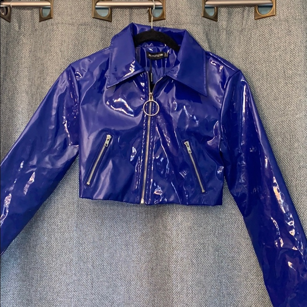 Pretty Little Thing blue crop jacket with zipper